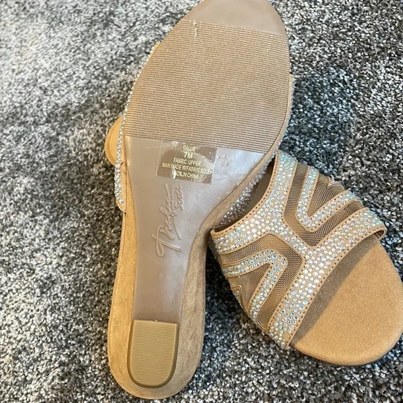 Sandles - Picture 3 of 3